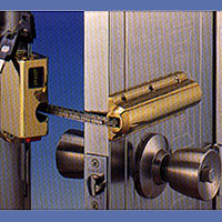 RL-1010: Key-operated door chain