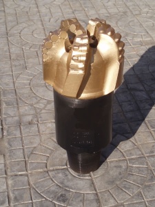 PDC bit for oil well drilling