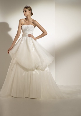 Ball Gown Strapless Floor Length Attached Tulle Embroidery/ Lace Wedding Dress
