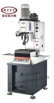 hydraulic rivetig machine with torque detection
